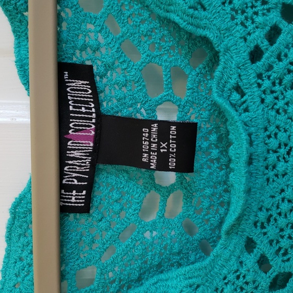 Pyramid Collection Crochet All Day High Low Tunic with Bell Sleeves - Picture 5 of 16